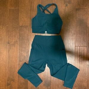 Buffbunny set size med. Bra and leggings